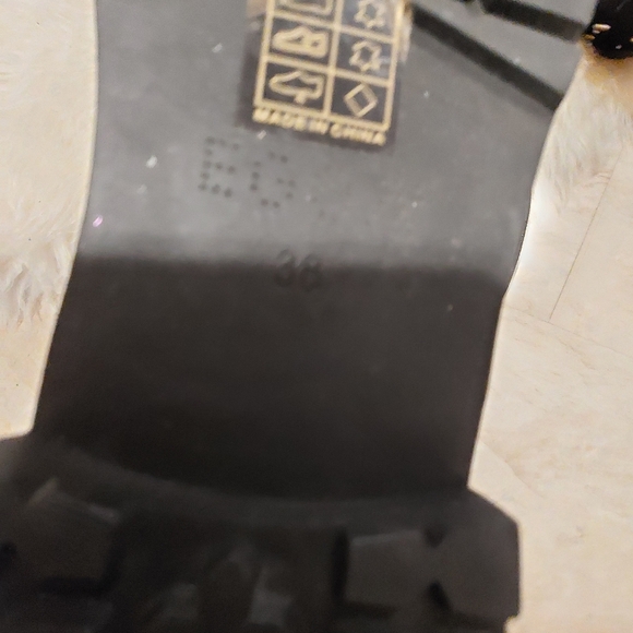 sheepskin moonboots size 38 bnwot - Picture 5 of 5